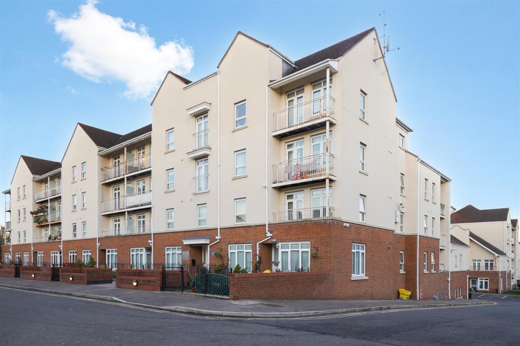 Main image of property: Magdalene Gardens, London, N20 0AF