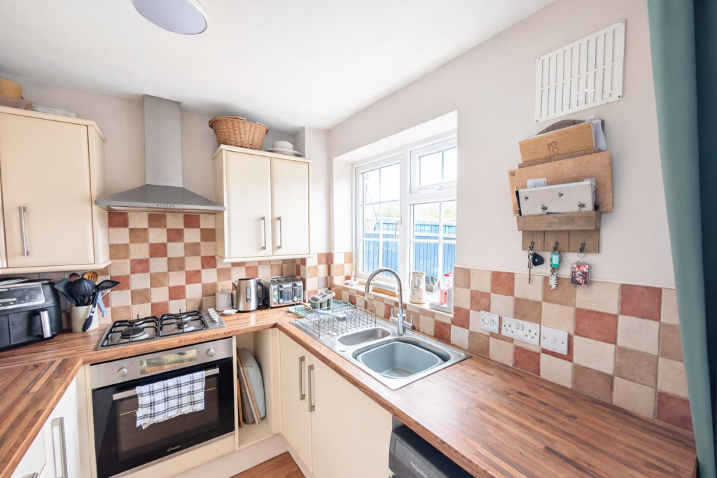 Warburton Close, Uckfield, TN22 1TN photo 4