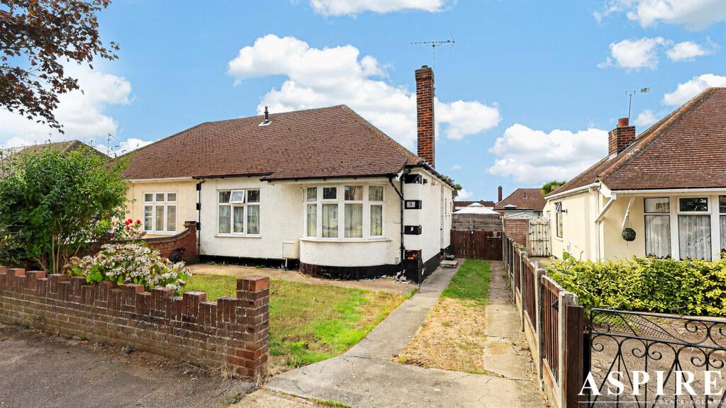 2-bed semi-detached on Southwold Crescent, Benfleet, £350,000
