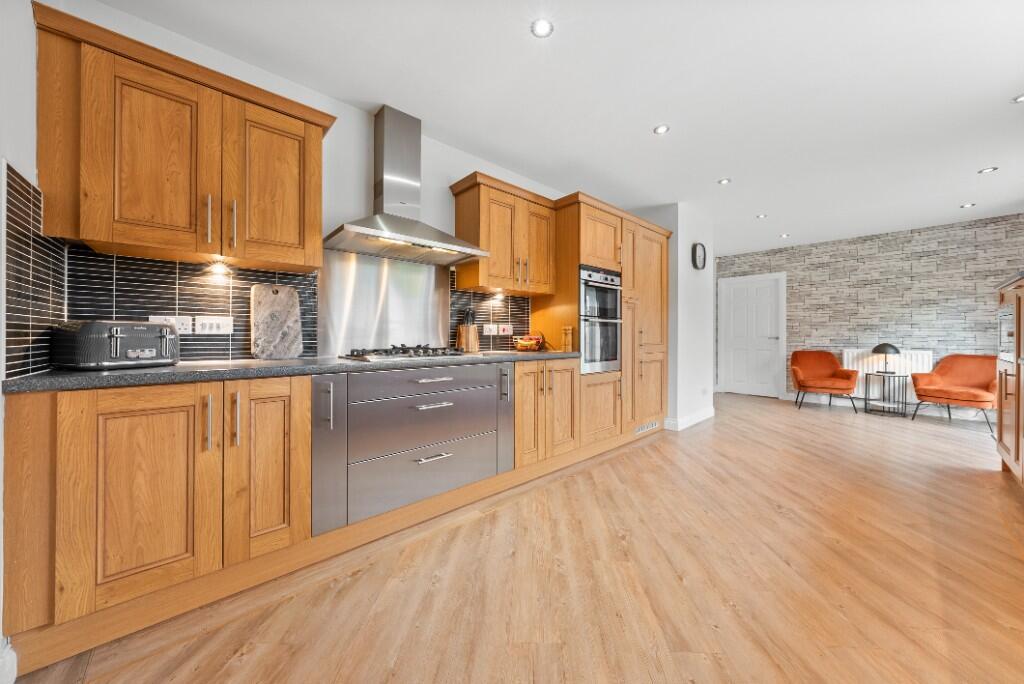House in Elderslie, Foxbar - More