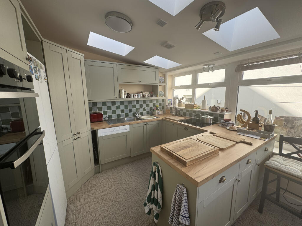 Apartment in Torquay - More