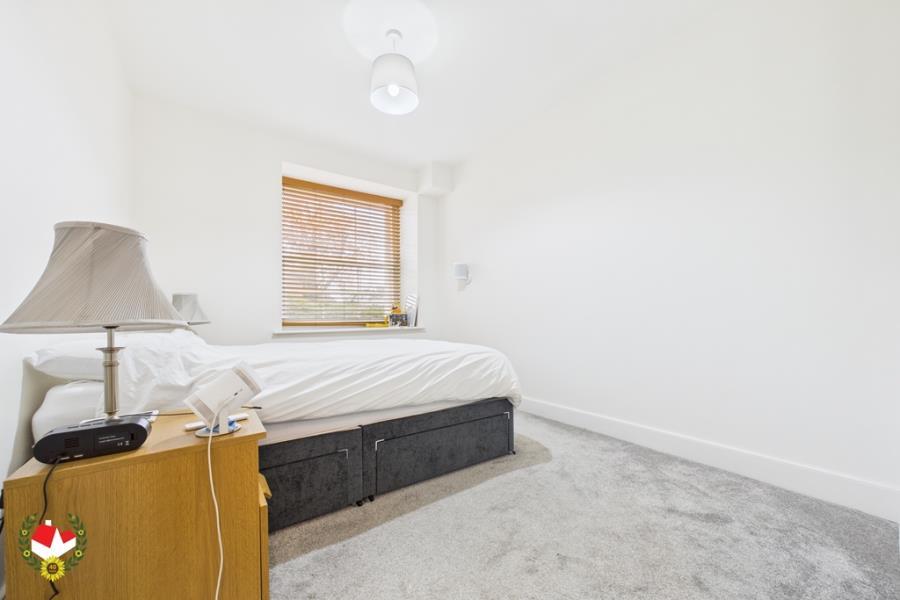 Apartment in Gloucester - View 3