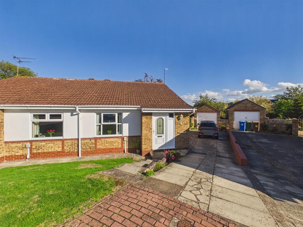 2-bed semi-detached on Thornton Close, Hessle, £225,000