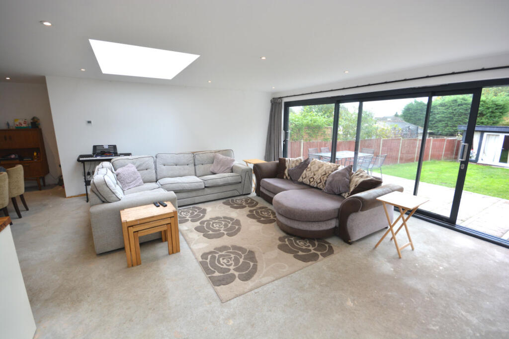 Maylyn Road, Beacon Hill, Poole, Dorset BH16 photo 3