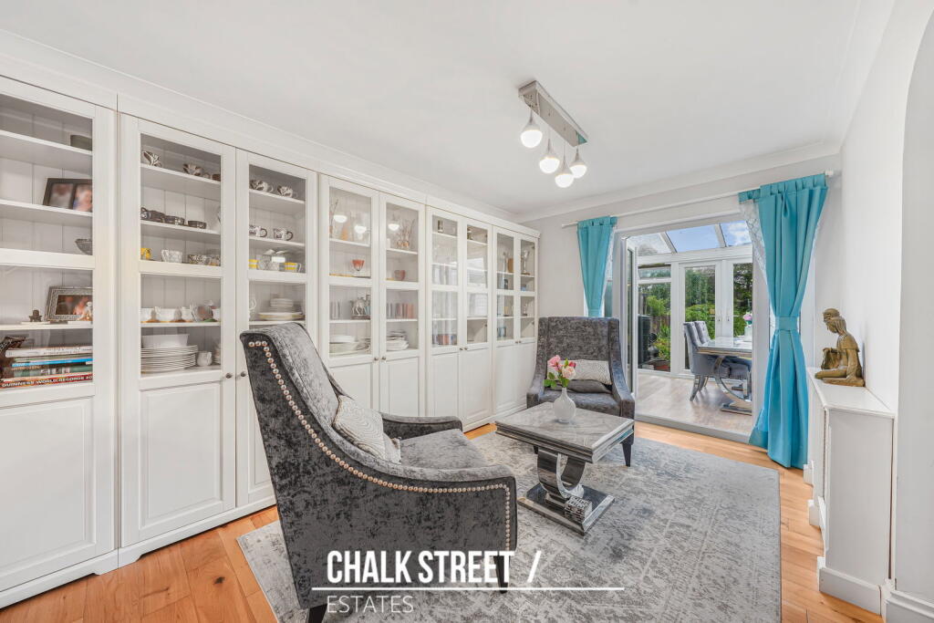 House in London, Collier Row - View 4