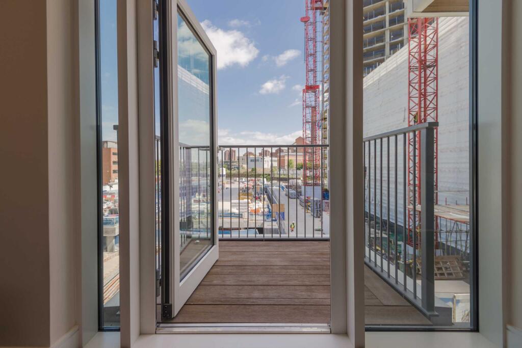 Apartment in London, Chelsea Creek, Fulham - More