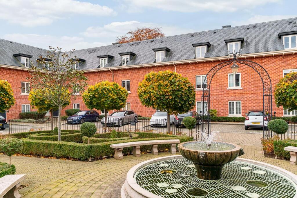 1-bed flat on Henmarsh Court, Balls Park, SG13, £259,995