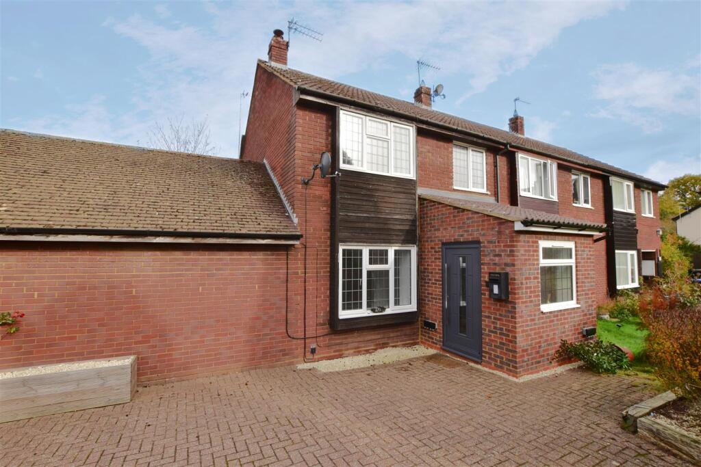 Main image of property: Eastnor, Bovingdon, Hemel Hempstead