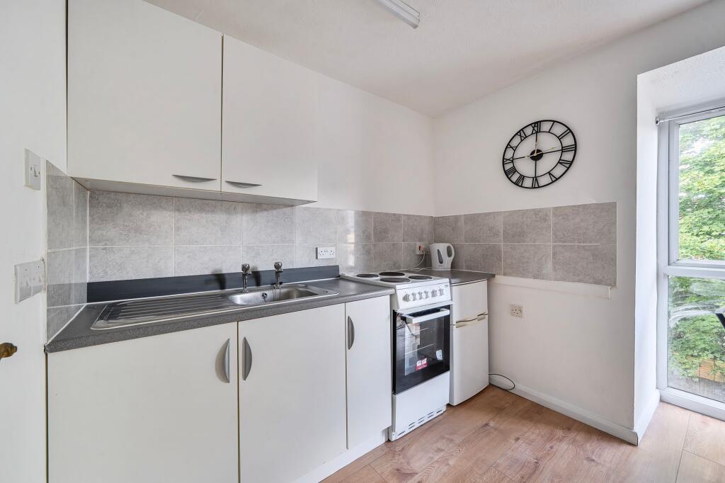 Apartment in Southampton - View 3
