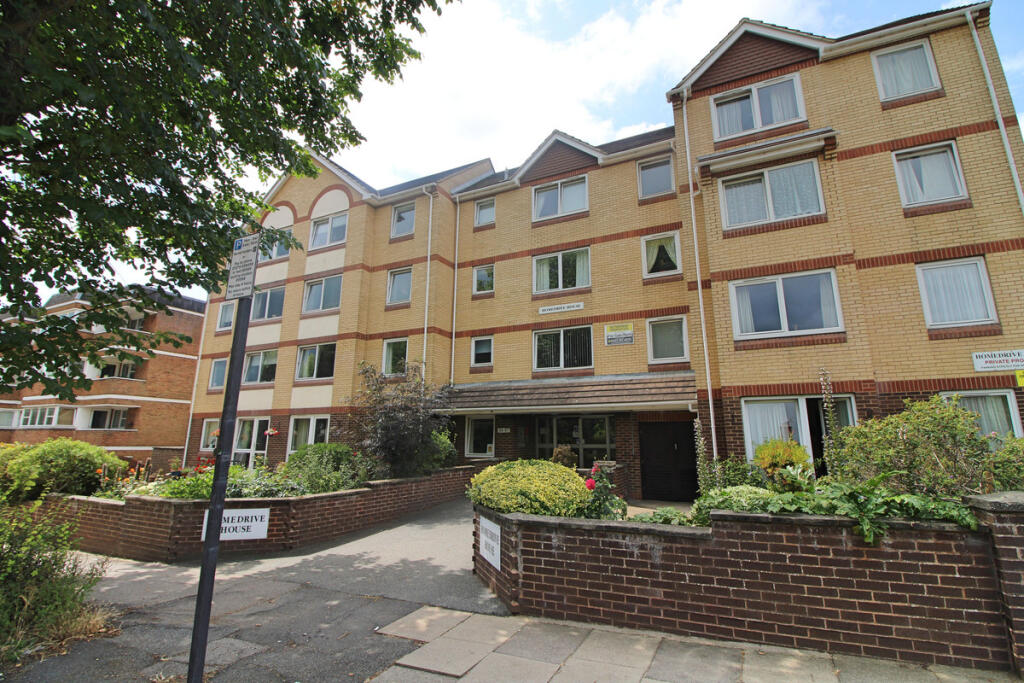 Apartment in Hove, Brighton and Hove - View 2
