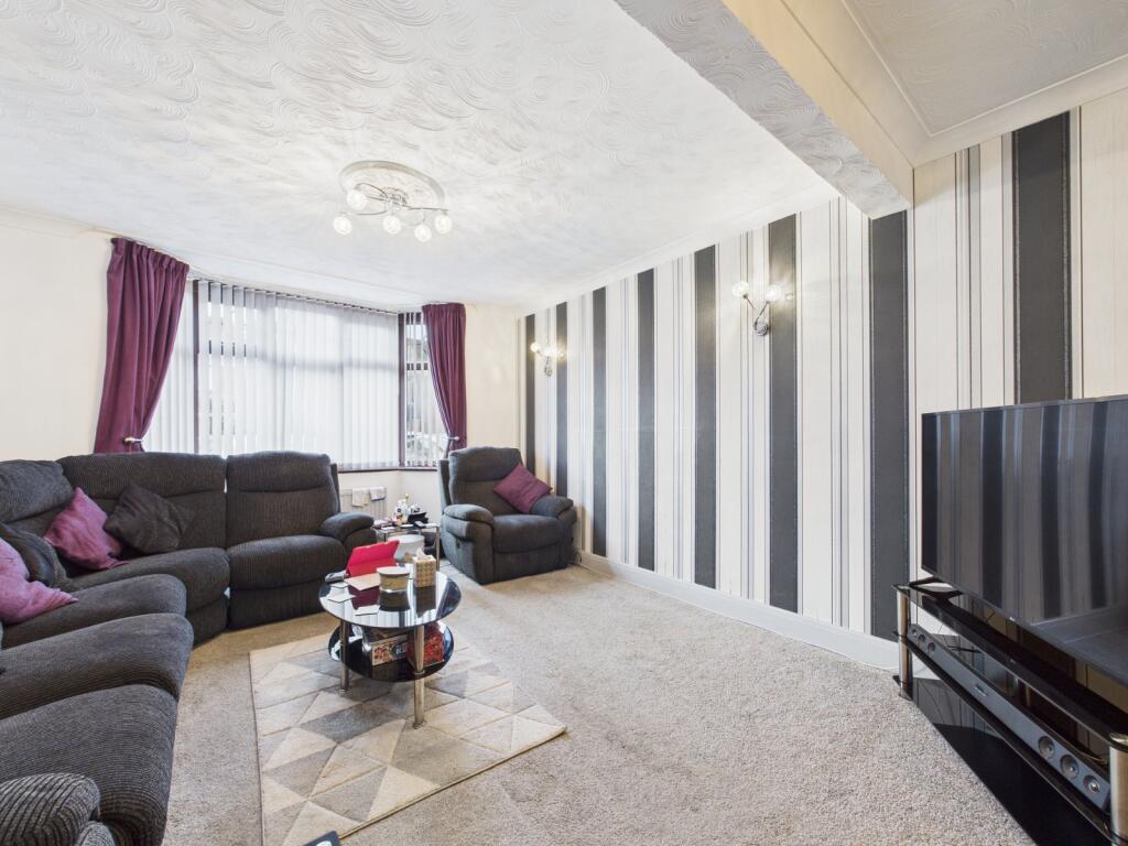 Tuffley Crescent, Gloucester, Gloucestershire, GL1 photo 2