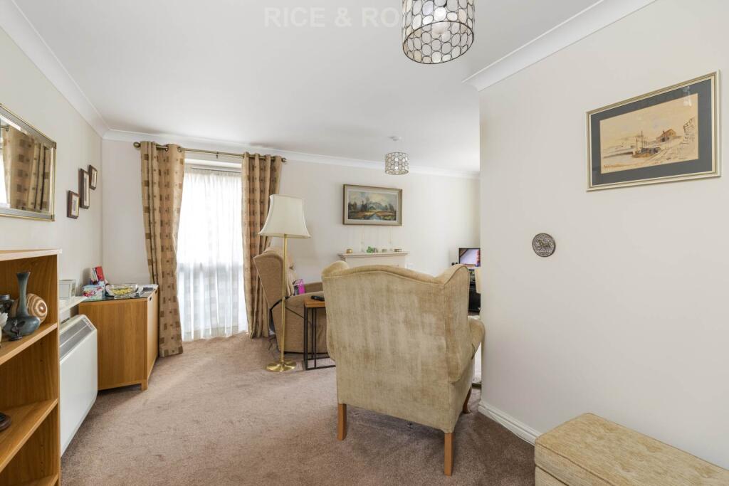 Connaught Court, Windsor photo 5