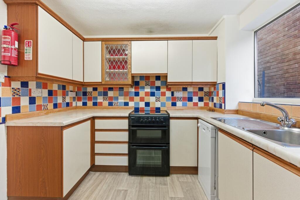 Lambert Road, Worcester, Worcestershire, WR2 5DD photo 4