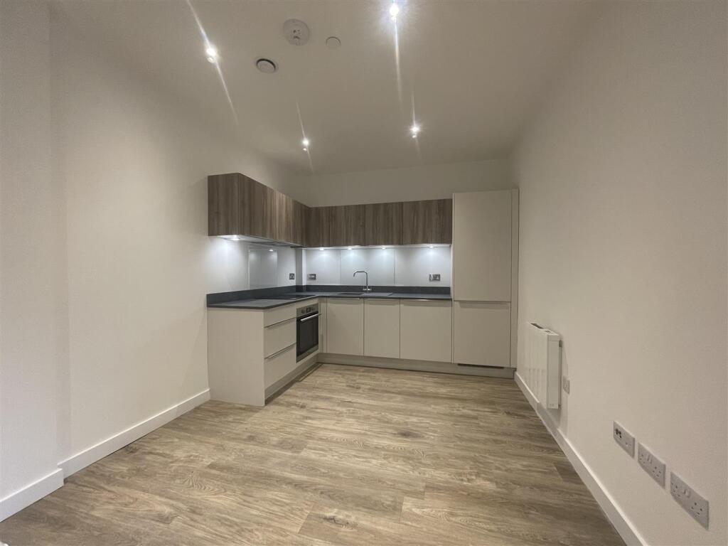 Apartment in Reading - View 5