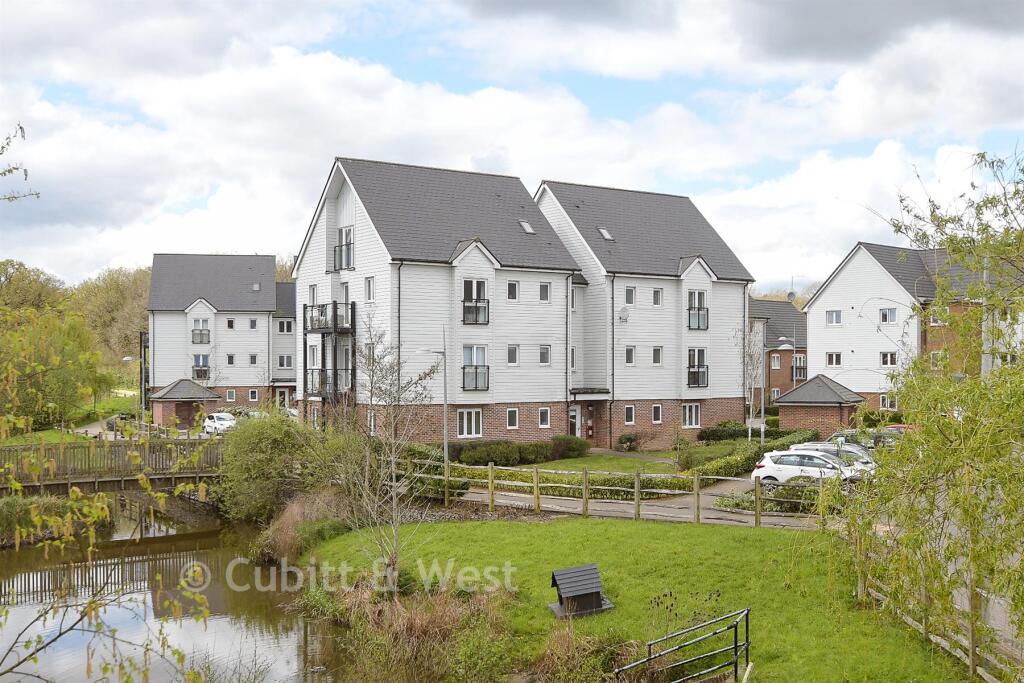 Main image of property: Kilnwood Close, Faygate, Horsham, West Sussex
