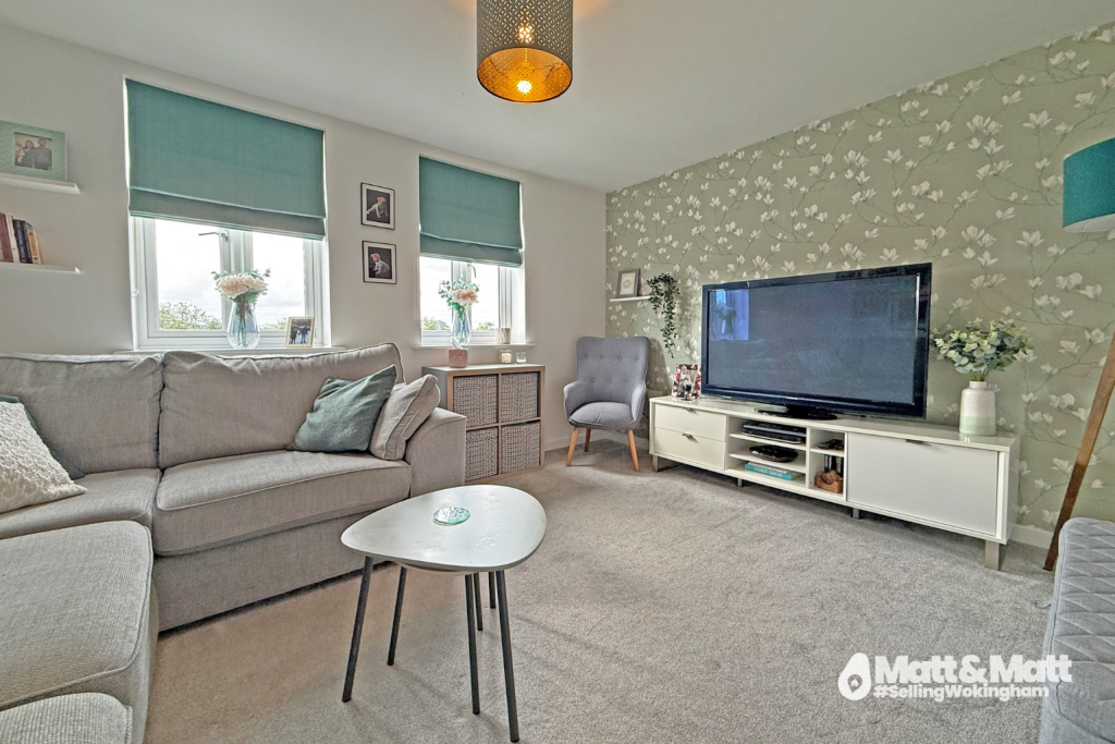 House in Wokingham, Montague Park - More