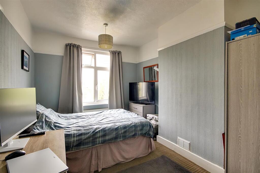 Bulkington Avenue, Worthing, BN14 photo 4