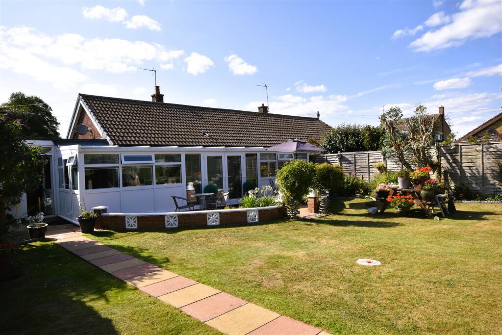 12 Brooke Close photo 2