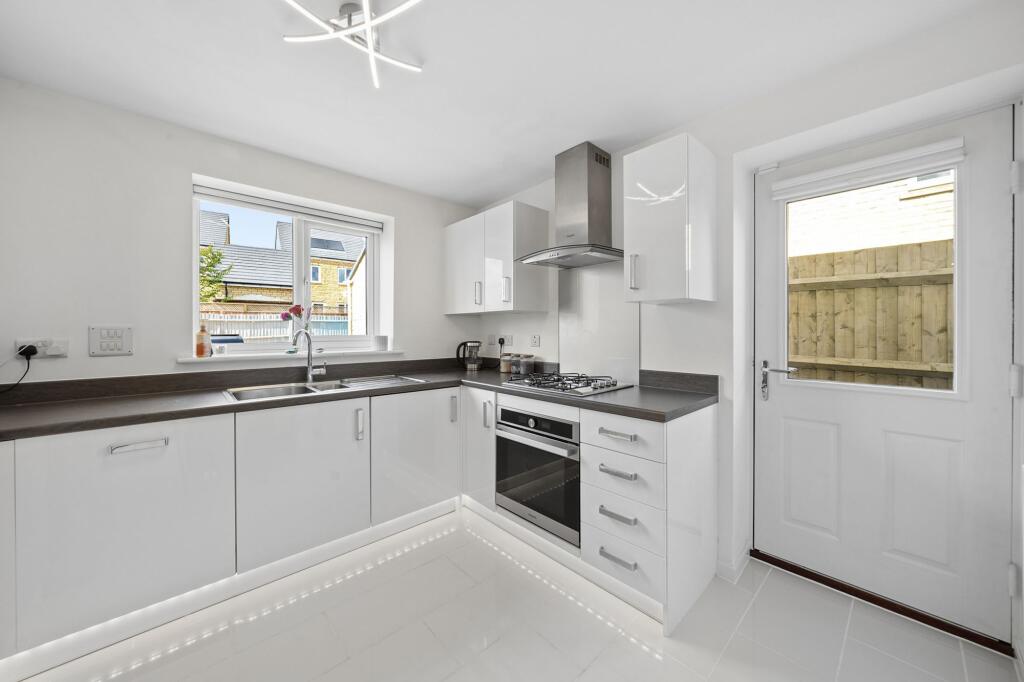 House in West Oxfordshire, Windrush Place, Witney - View 5