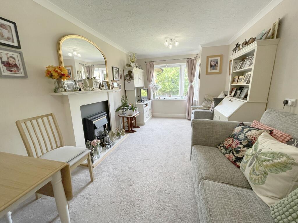 Hertford Mews, Billy Lows Lane, Potters Bar photo 4
