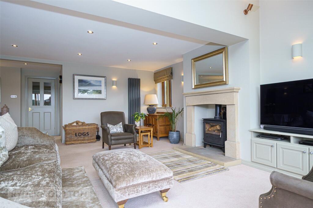 House in Huddersfield - View 4