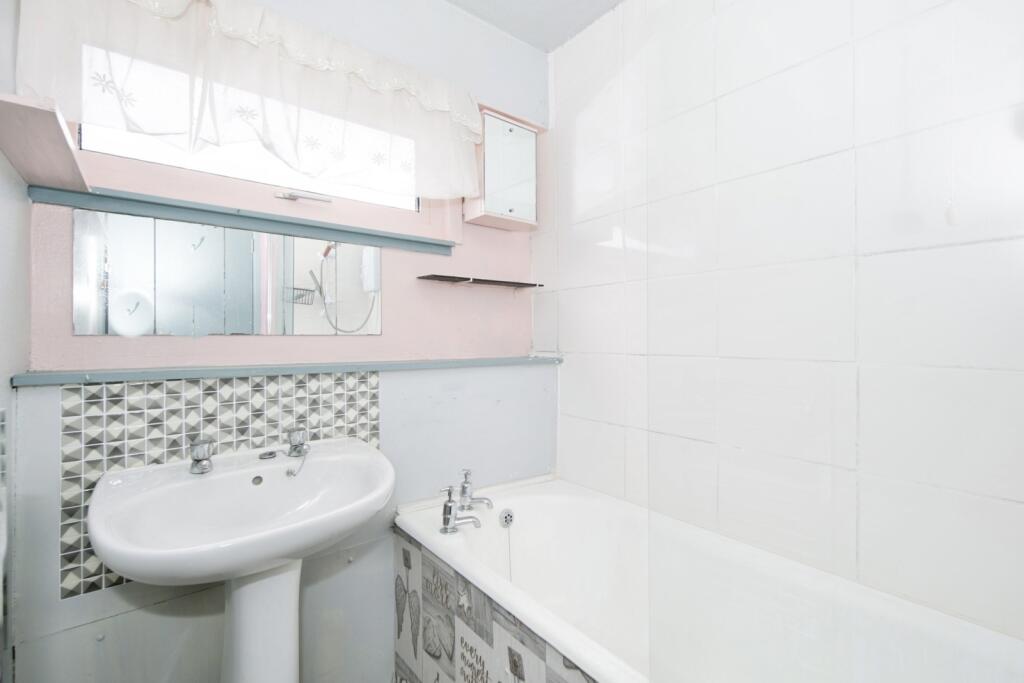 Apartment in Solihull, Chelmsley Wood - View 4