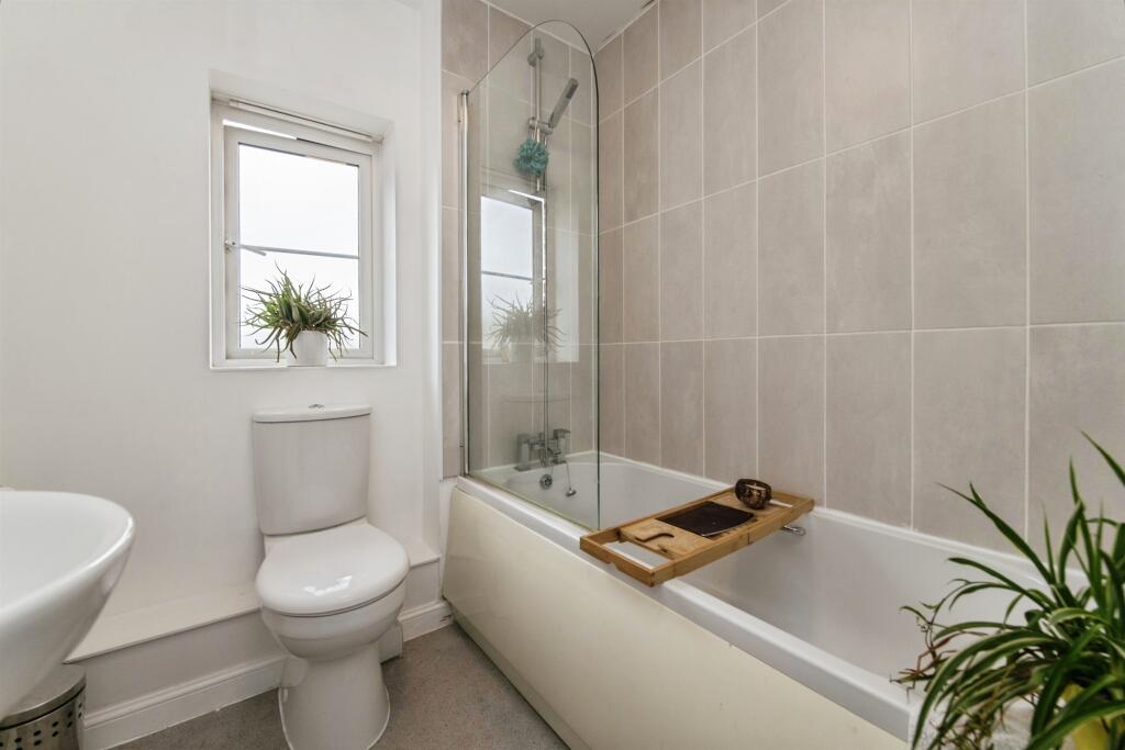 Apartment in Exeter - View 4