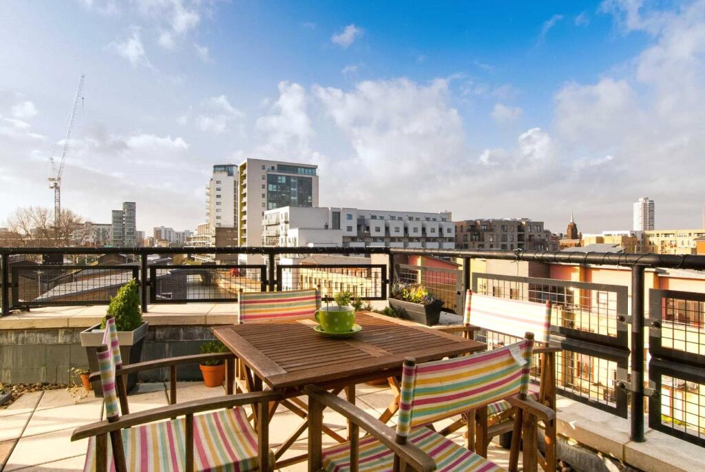 Main image of property: Locksons Close, E14