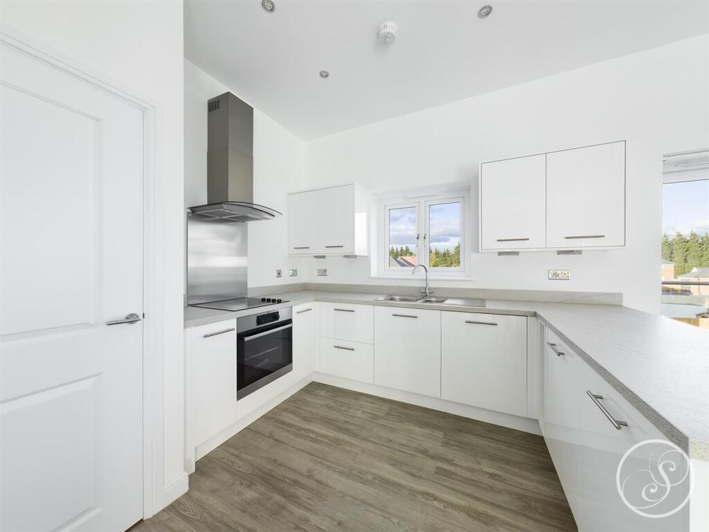 Apartment in Leeds, Brown Moor, Manston - View 3