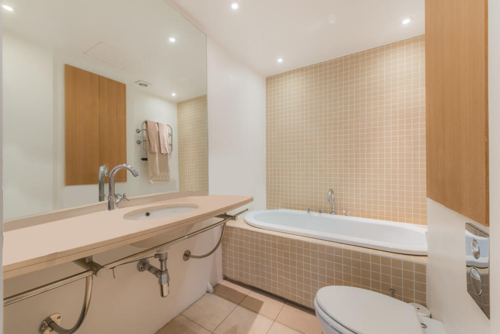 Apartment in London - View 5