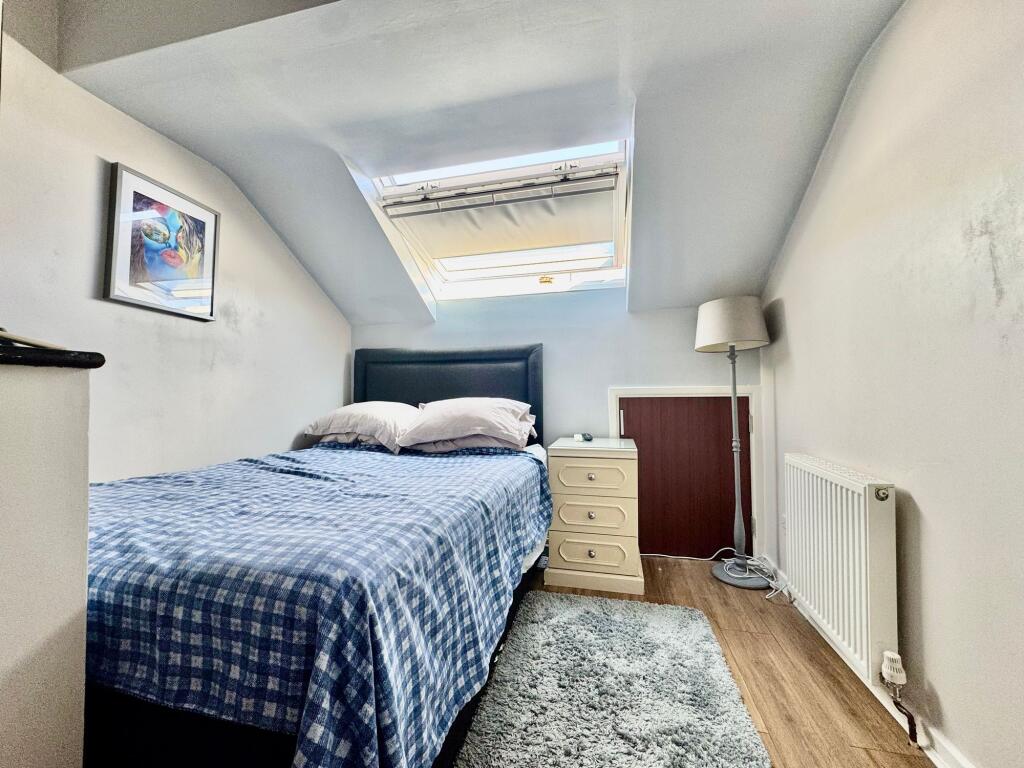 House in Luton - View 4