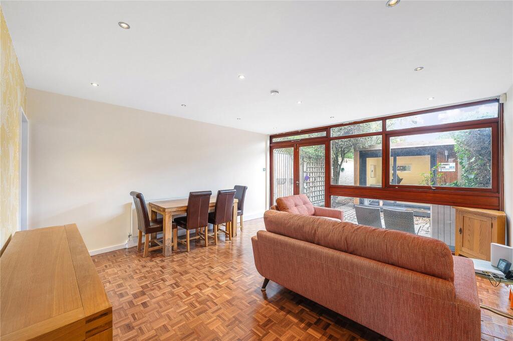 Tibbets Close, Southfields, London, SW19 photo 3