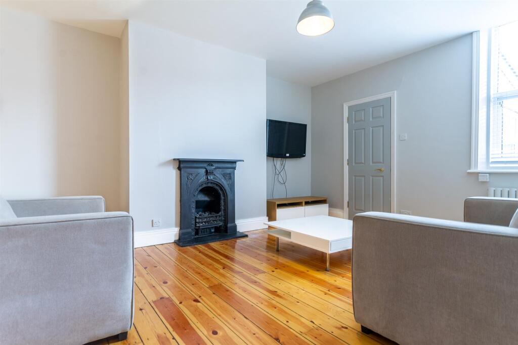 Apartment in Newcastle upon Tyne - View 2