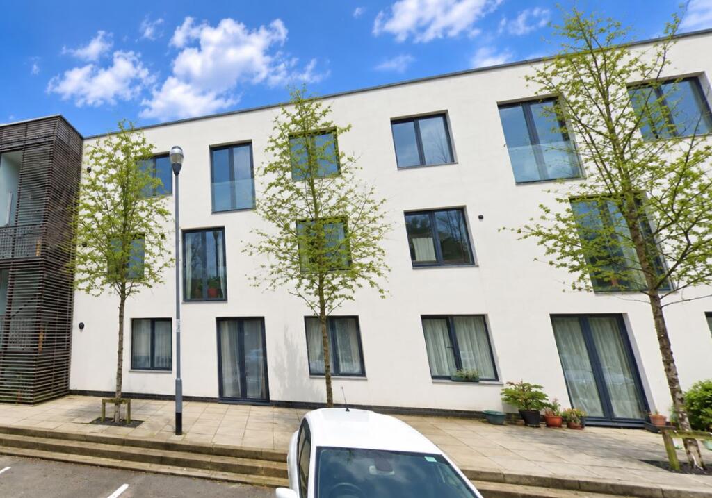Main image of property: Flat 10 Bradwell Court, Godstone Road, Whyteleafe, Surrey, CR3 0GJ