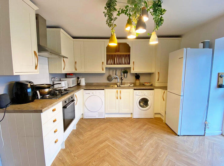 House in Cardiff, Treharris - View 4