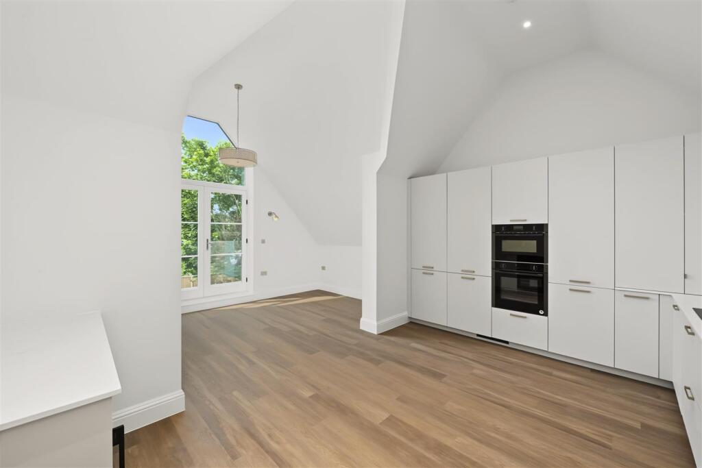 Apartment in St Albans, Townsend - View 3