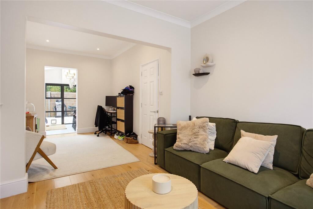House in London, Upper Tooting, Summerstown - View 5