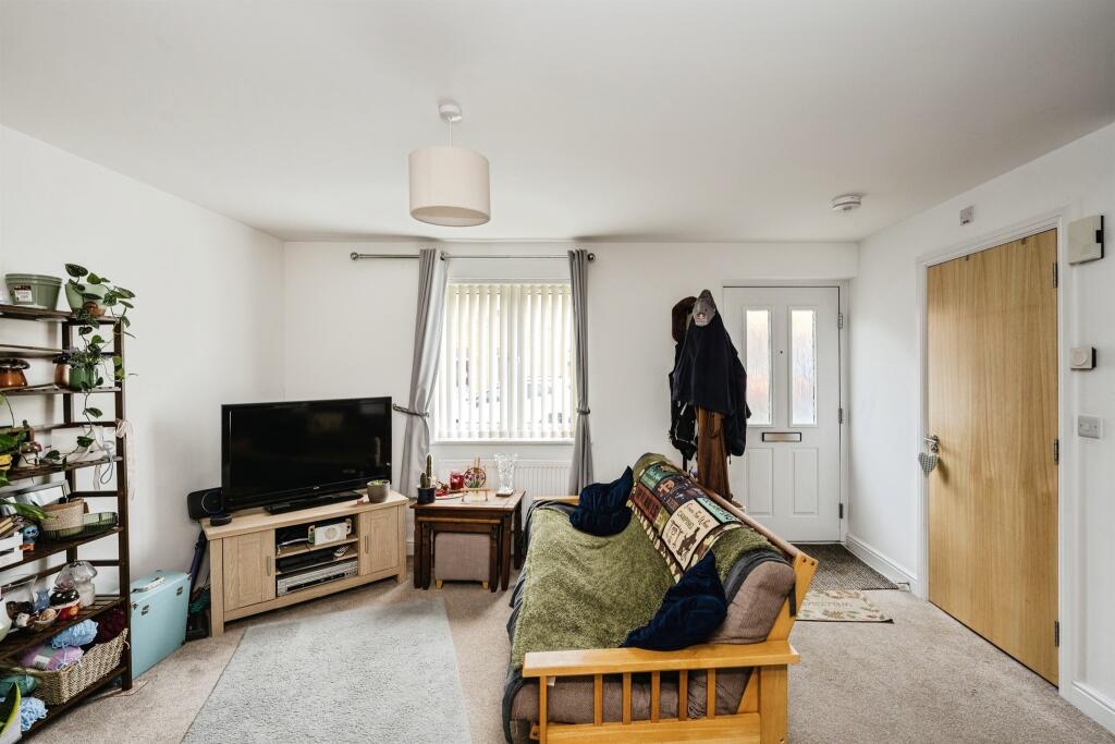House in Ammanford, Llandybie - More