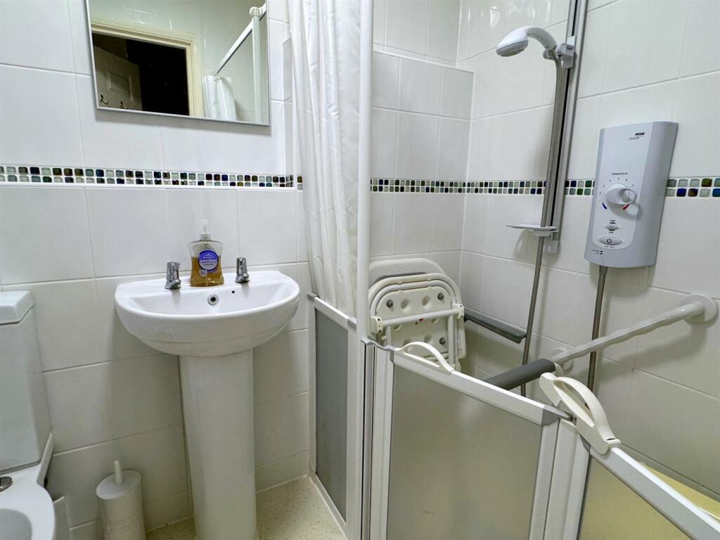 Apartment in Eastbourne, East Sussex - View 5