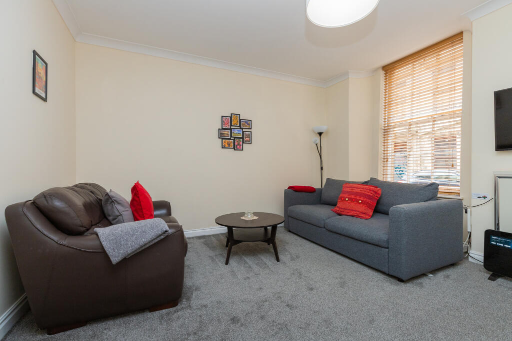 Apartment in Paisley, Renfrewshire - View 4