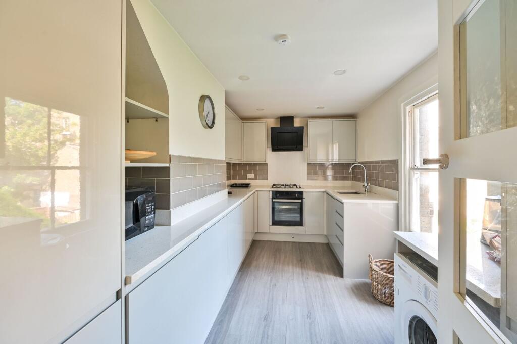 Apartment in London - View 5