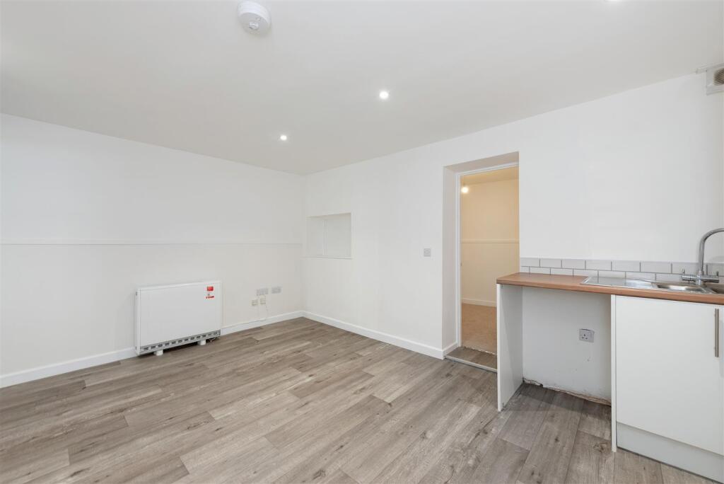 Apartment in Reading - View 5