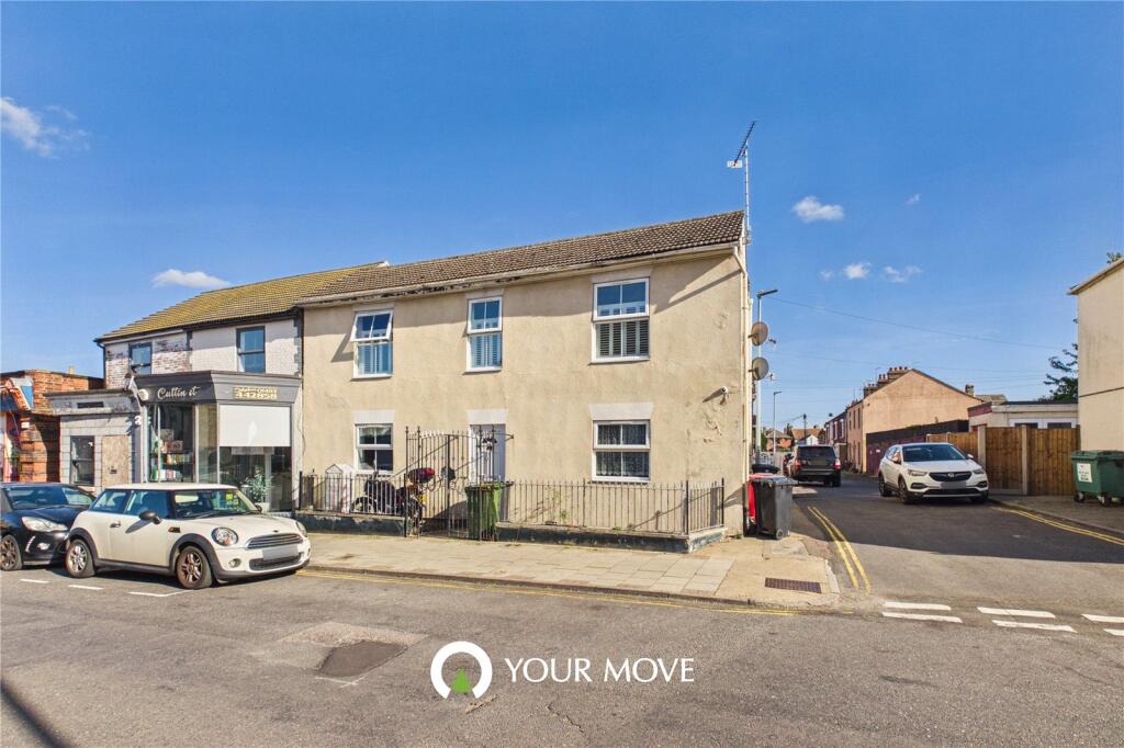 2-bed flat on Bells Road, Gorleston, Great Yarmouth, Norfolk, NR31, £110,000