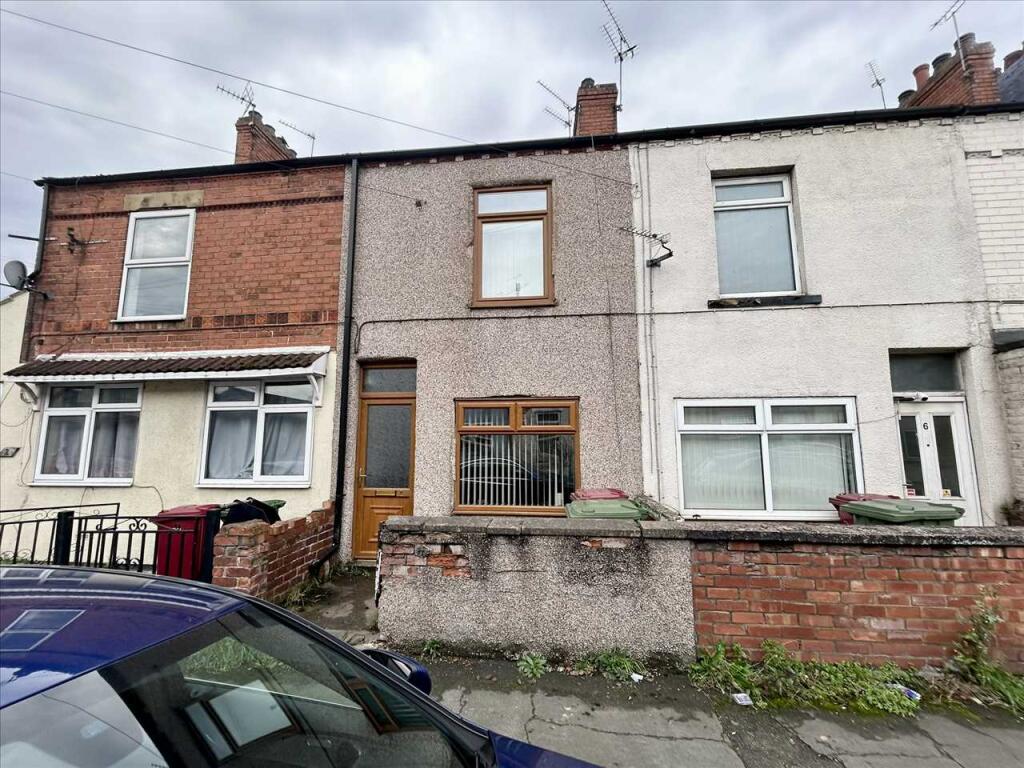 2-bed terraced on North Parade, Brigg, £87,500