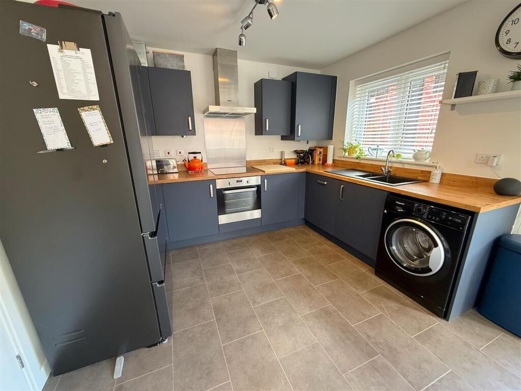 Weatherhead Close, Alcester photo 5