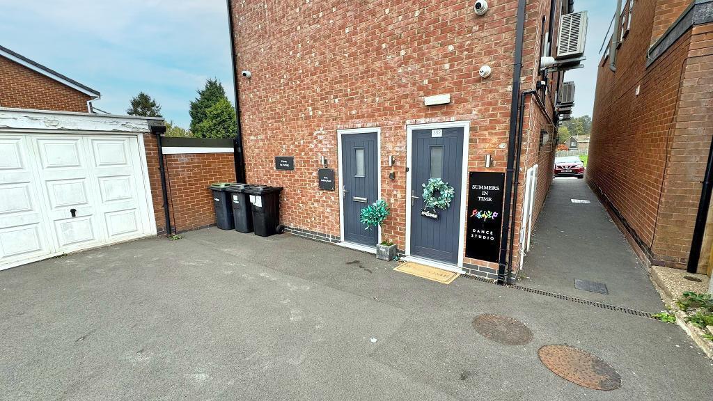 Main image of property: Gedling Road, Arnold, NG5 6PD