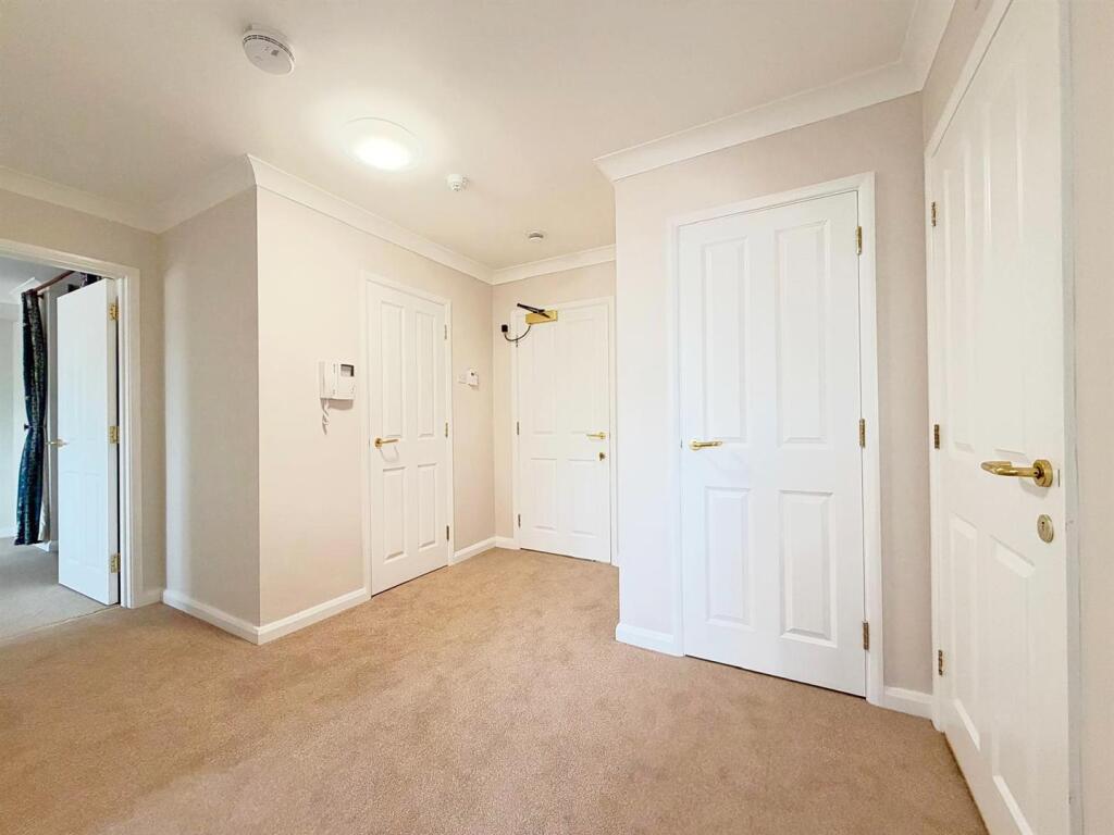 Apartment in Shrewsbury, Radbrook Green - More
