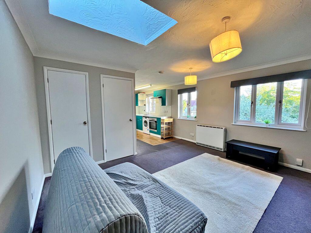 Apartment in Southall - View 5