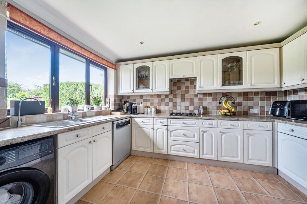 Manley James Close, Odiham, RG29 photo 4