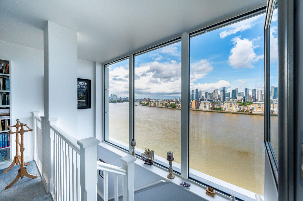 Apartment in London, Royal Borough of Greenwich - More